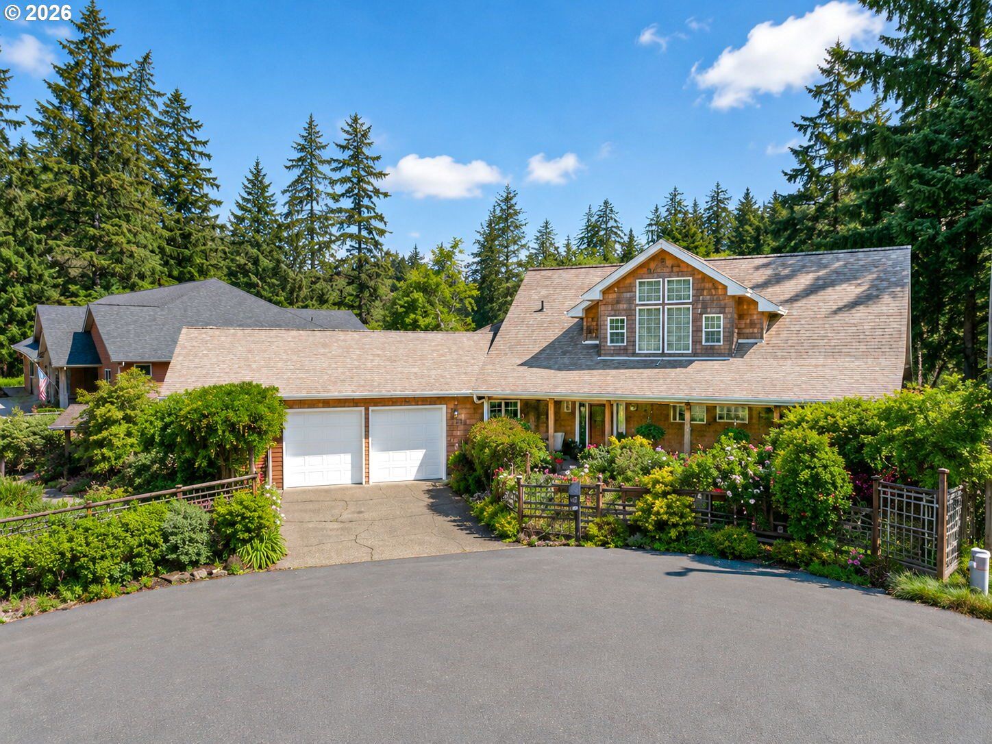Property Photo: 952 SW Long Lake Dr OR 97146