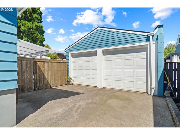 Property Photo: 2302 SE 58th Ave OR 97215