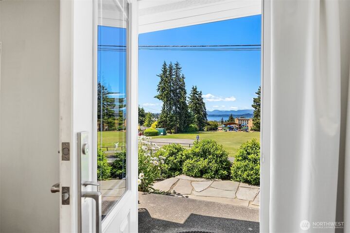 Property Photo: 103 8th Avenue S WA 98020