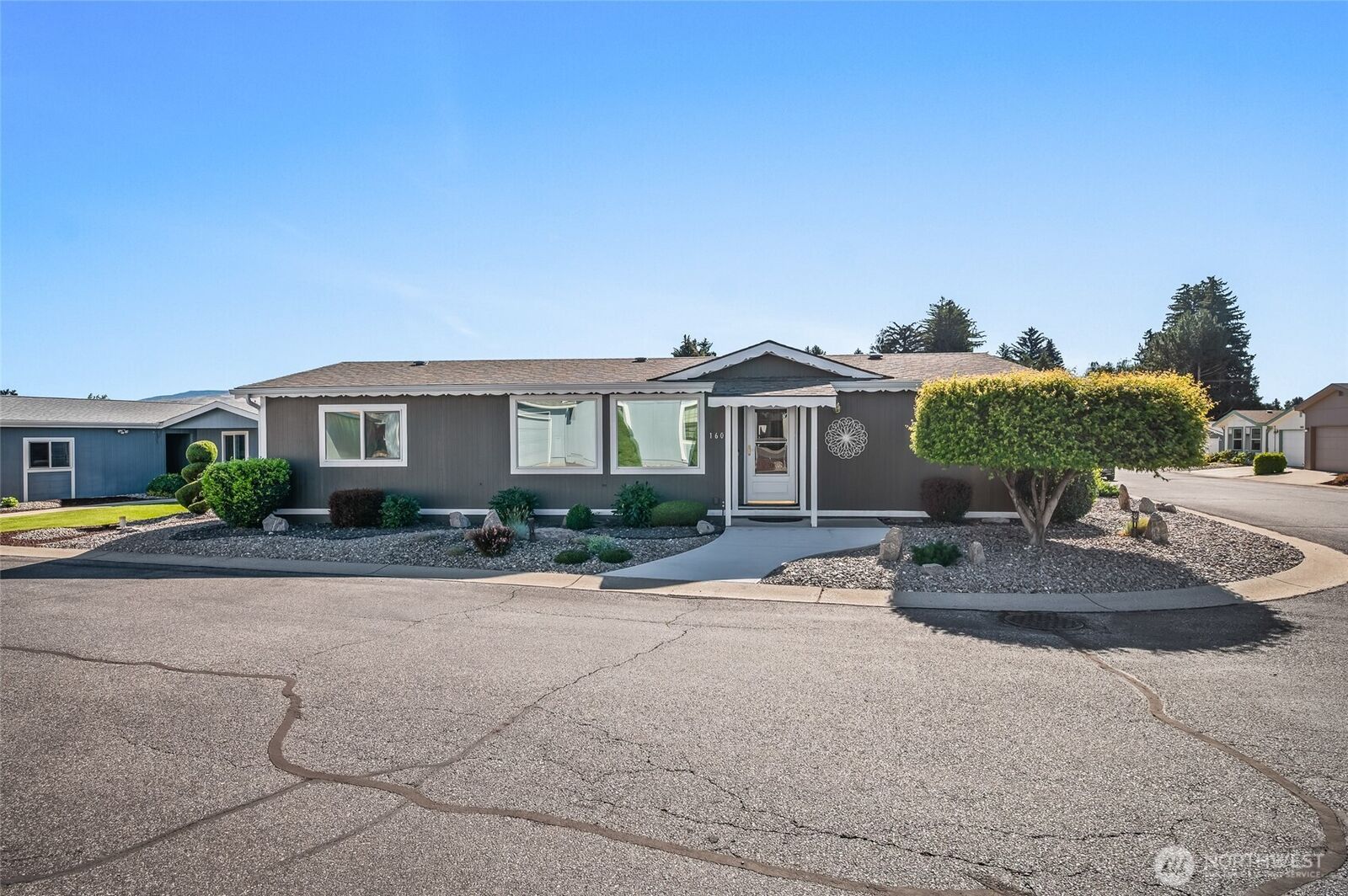 Property Photo: 1606 Twin Peaks Drive 50 WA 98801