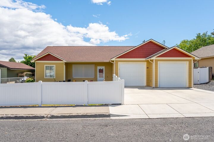 Property Photo: 42 Dogwood Street WA 98851
