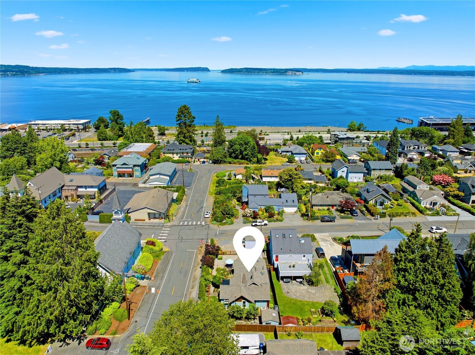Property Photo:  308  Loveland Avenue  WA 98275 