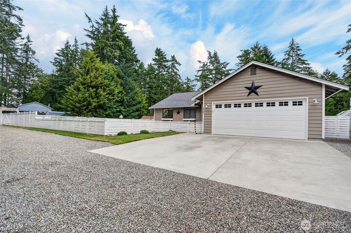 Property Photo: 533 6th Court WA 98333