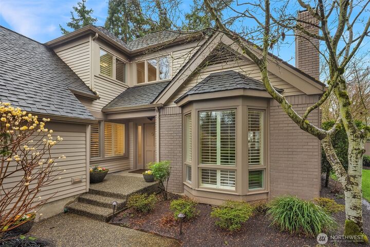 Property Photo: 1716 Bellevue Way NE WA 98004