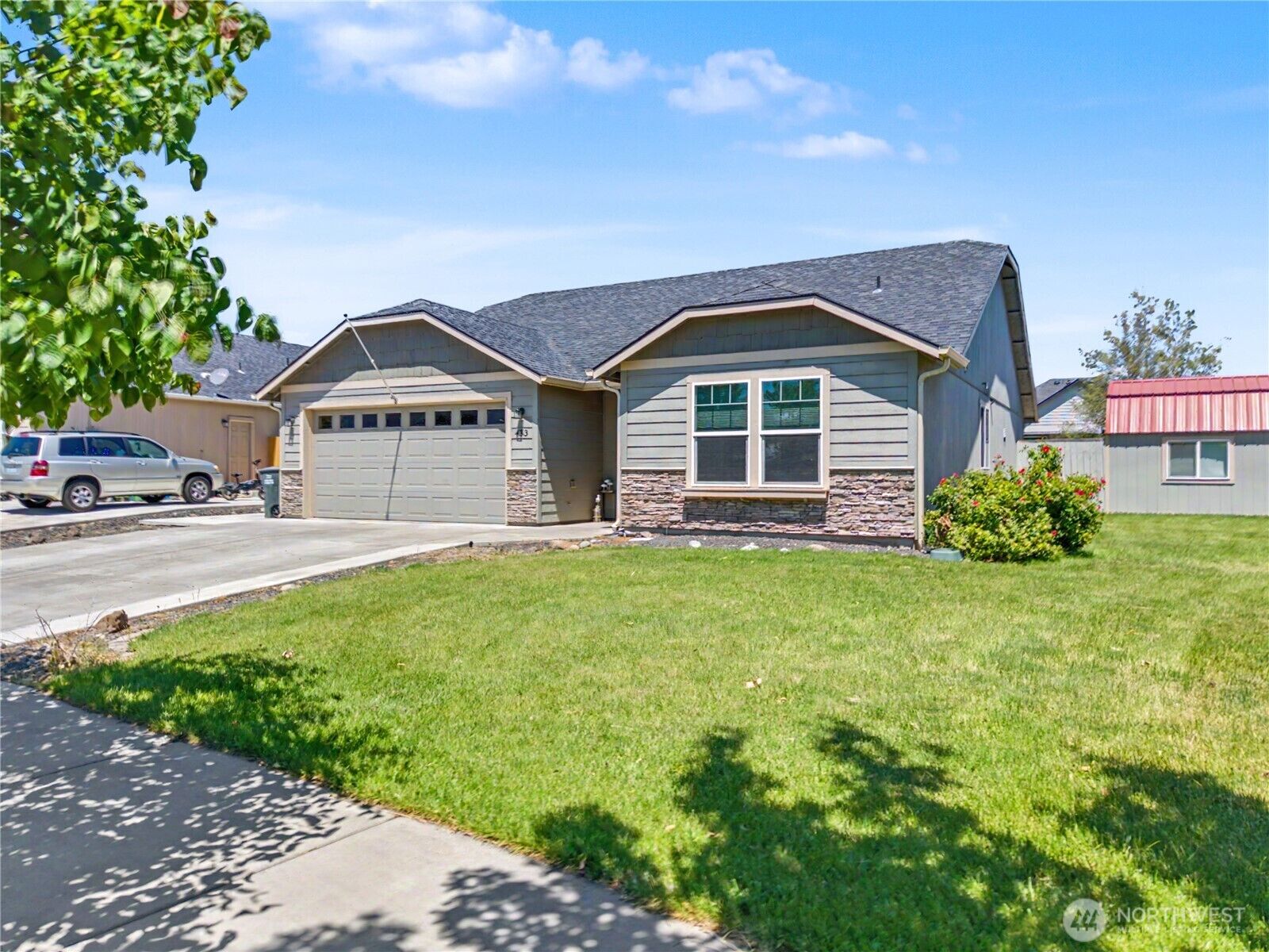 Property Photo: 433 S Trillium Way WA 98837