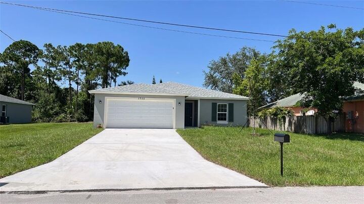 Property Photo: 1755 SW Cannon Avenue FL 34953