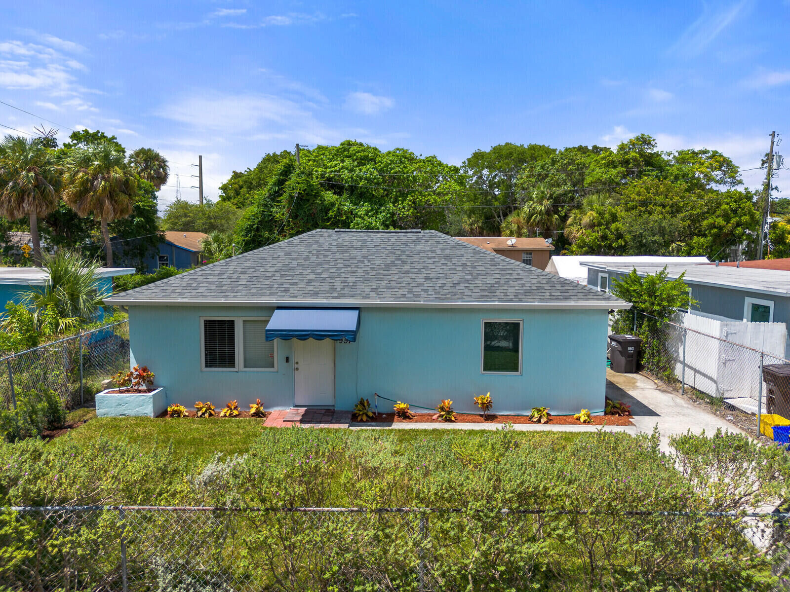 Property Photo: 957 30th Street FL 33407