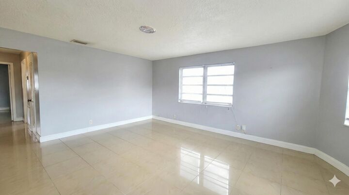 Property Photo: 1821 NE 56th Street 4 FL 33308
