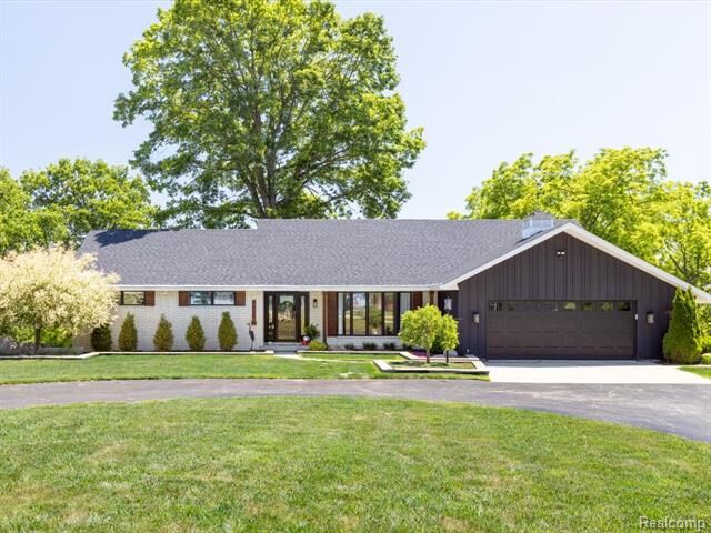 Property Photo: 4405 North River Road MI 48059