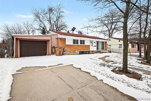 Property Photo:  672 Linda Vista Drive  MI 48342 