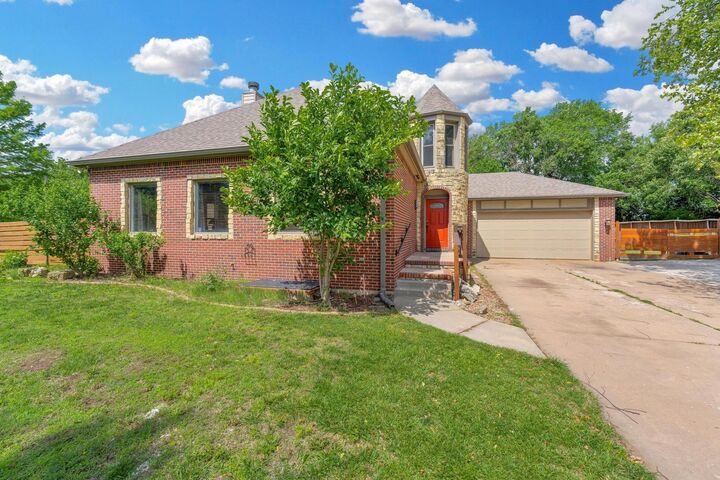 Property Photo: 13911 E Bayley Cir KS 67230-9112