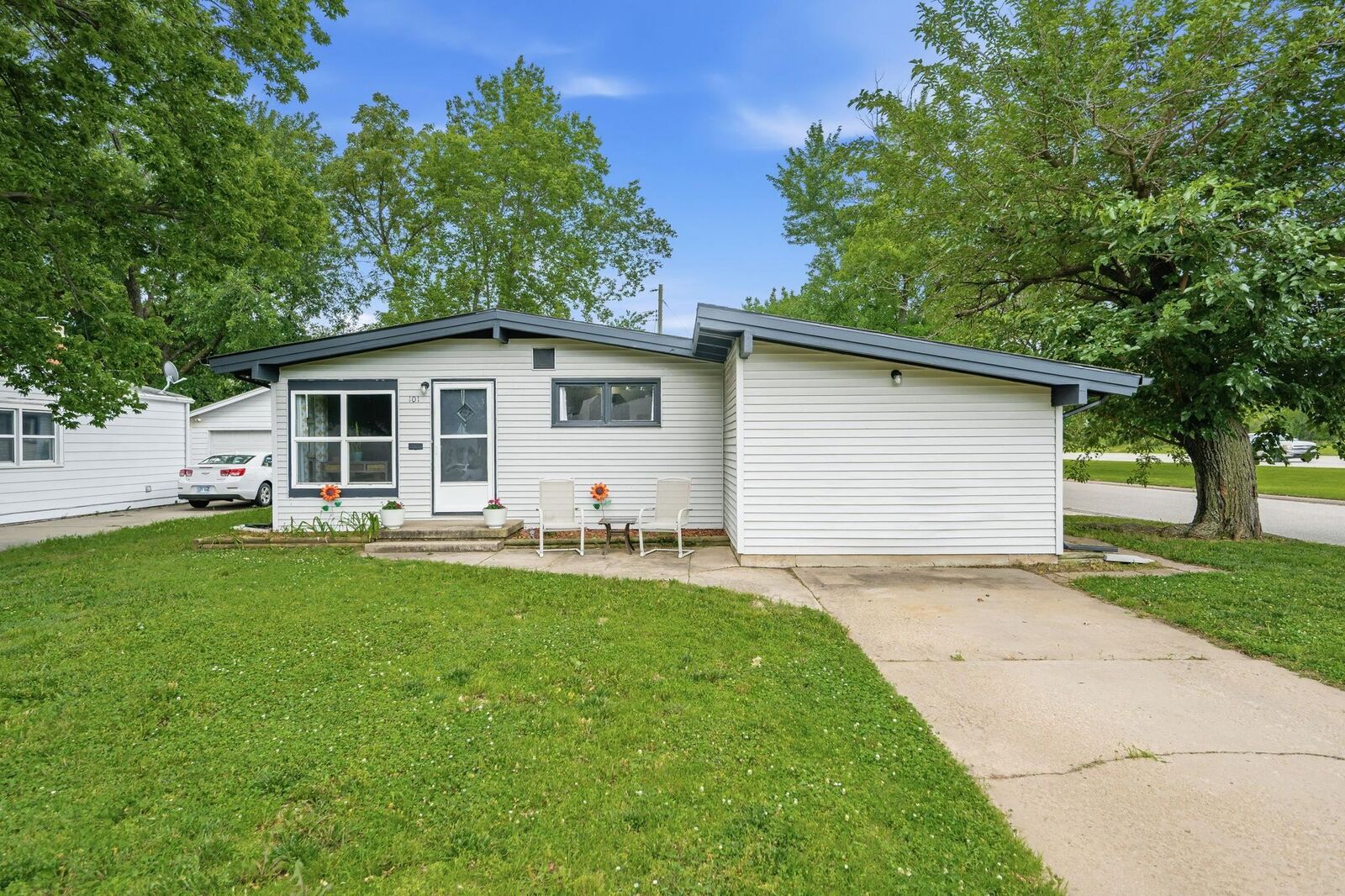 Property Photo: 101 E Springdale St KS 67037-1238