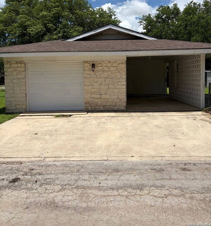 Property Photo:  302 E Byrd Blvd  TX 78148 