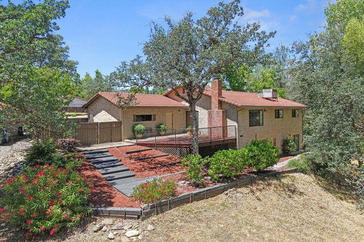 Property Photo:  4100 Jasper Way  CA 96001 