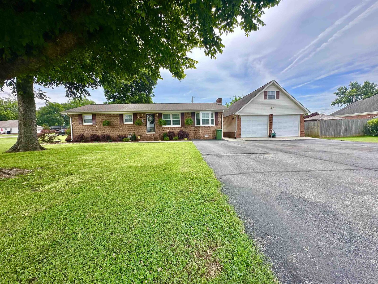 Property Photo: 403 Union Ave AL 35661