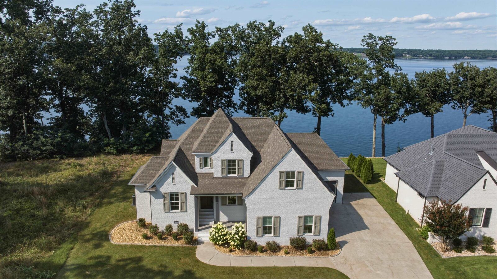 Property Photo: 69 Crown Point Dr AL 35661