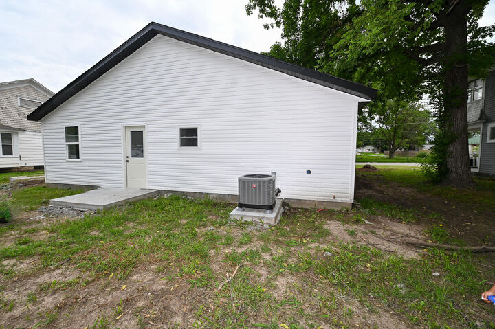 Property Photo:  524 E Allison Street  MO 64772 