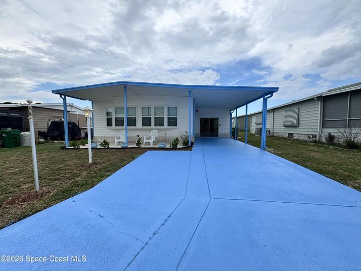 Property Photo: 805 Wren Circle FL 32976
