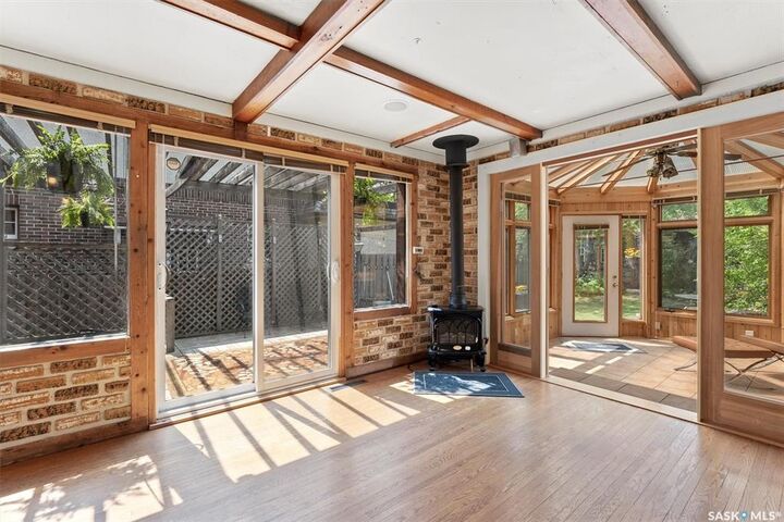 Property Photo: 811 9th Avenue N SK S7K 2Z1