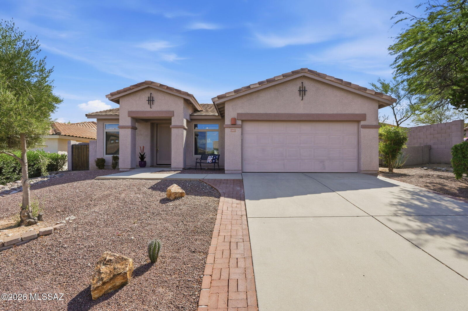 Property Photo:  13853 N Bushwacker Place  AZ 85755 