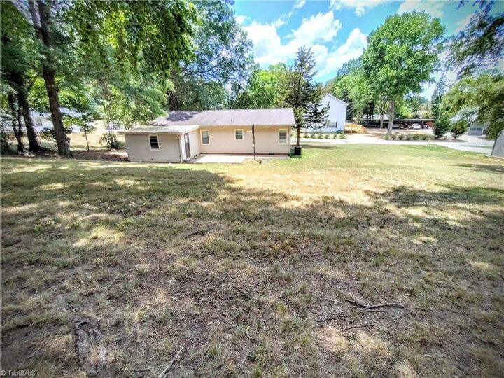 Property Photo: 826 Graylyn Drive NC 27263
