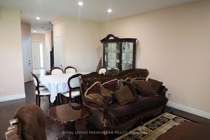 Property Photo: 811 Cedarpark Way ON N5X 0C3