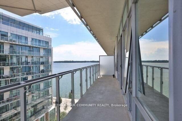 Property Photo: 29 Queens Quay E 918 ON M5E 0A4