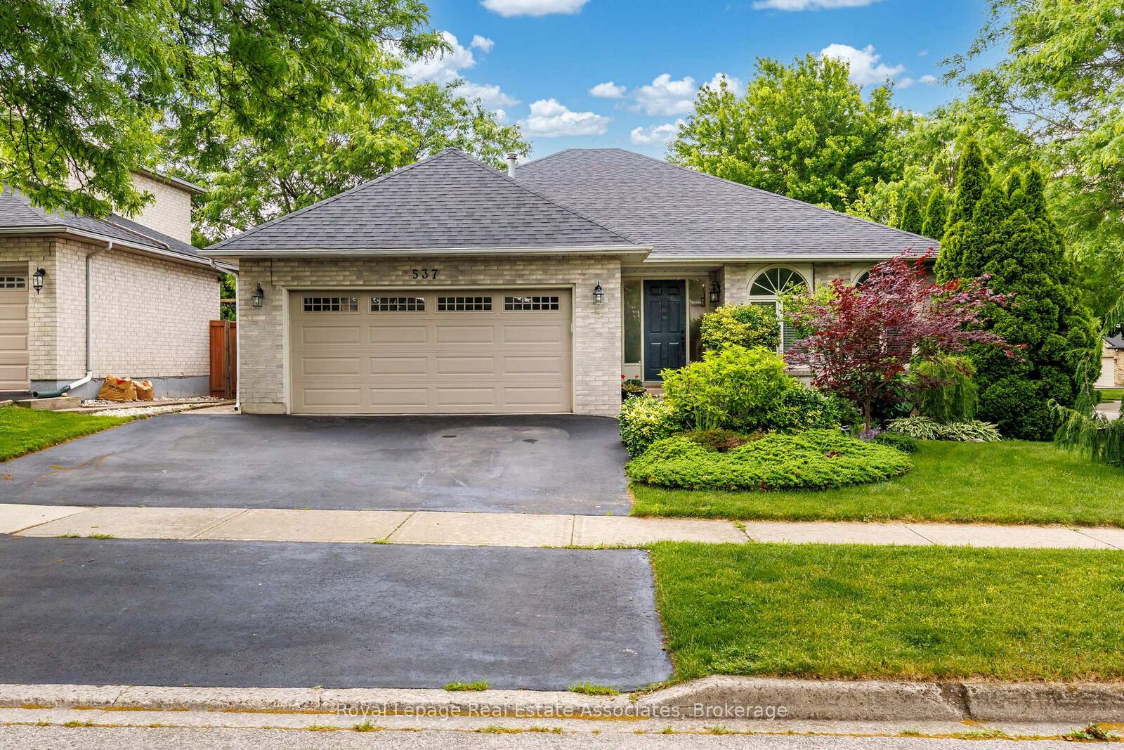 Property Photo: 537 Mathewman Crescent ON L7L 5S6