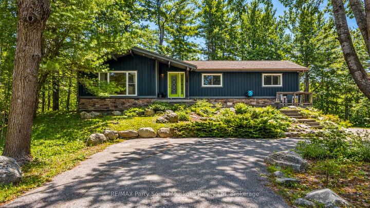11 Brenda Avenue — photo 1