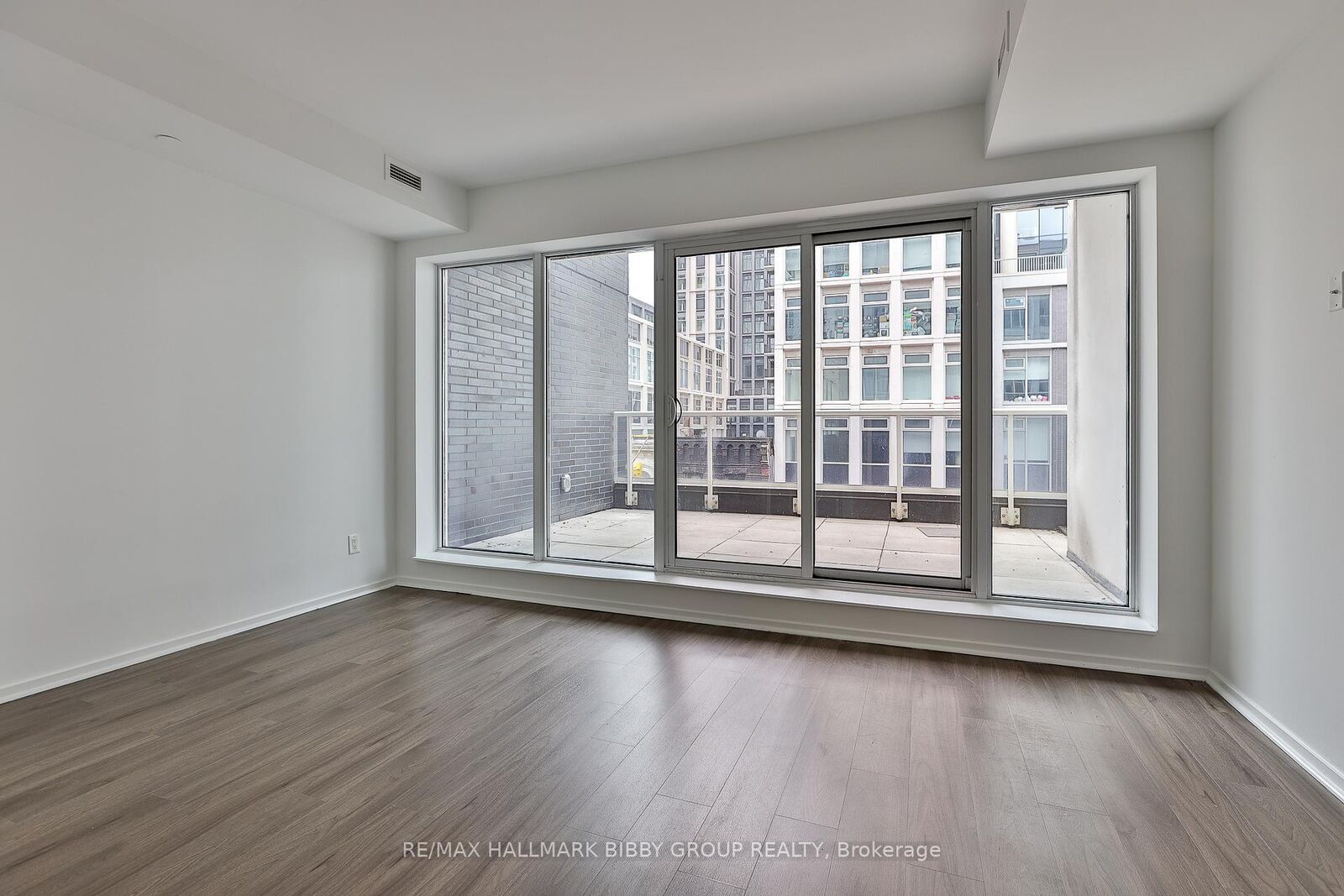 Property Photo: 783 Bathurst Street 422 ON M5S 0A8