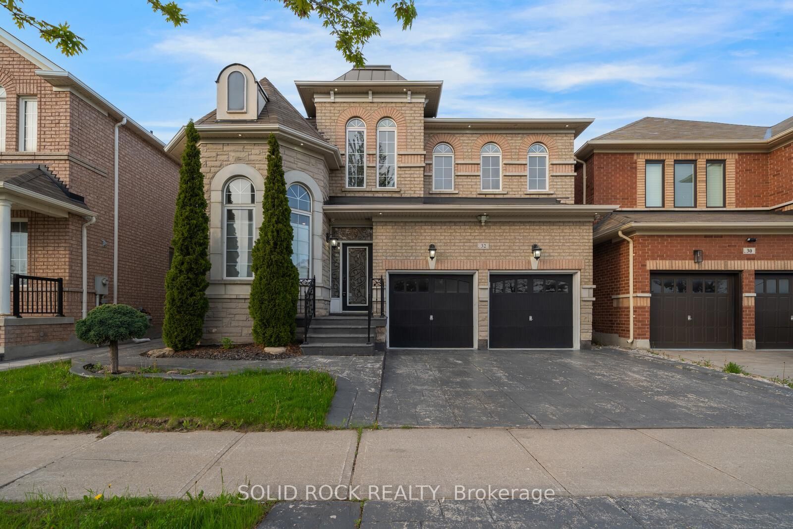 Property Photo: 32 Albert Roffey Crescent ON L6B 0H1