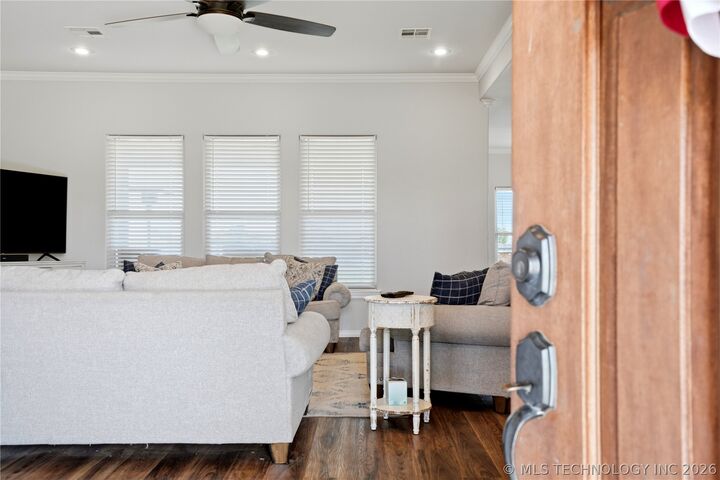 Property Photo: 1684 E 61st Street OK 74403