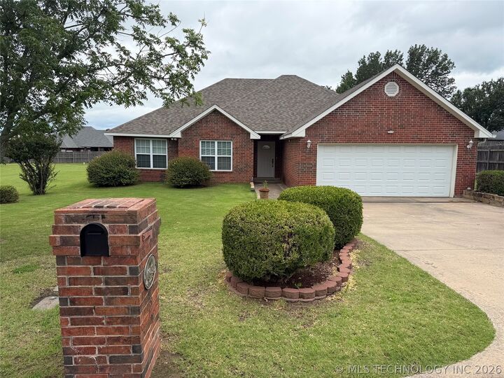 Property Photo: 1649 Brentwood OK 73401