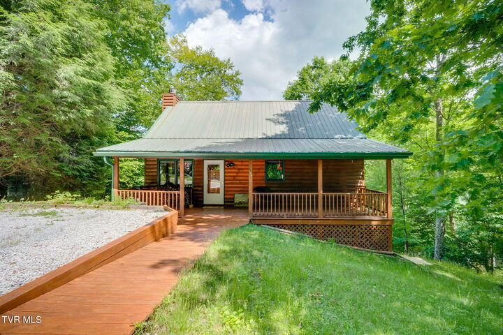 Property Photo:  104 Maple Brook Lane  TN 37687 