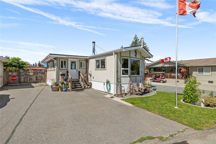 Property Photo: 1572 Seabird Rd #2 BC V9G 1L3
