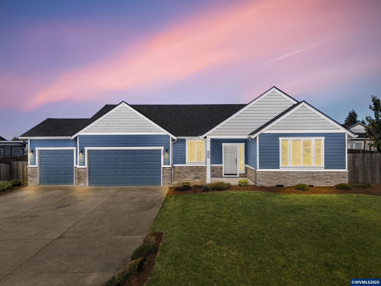 Property Photo: 405 NE Berry St OR 97385