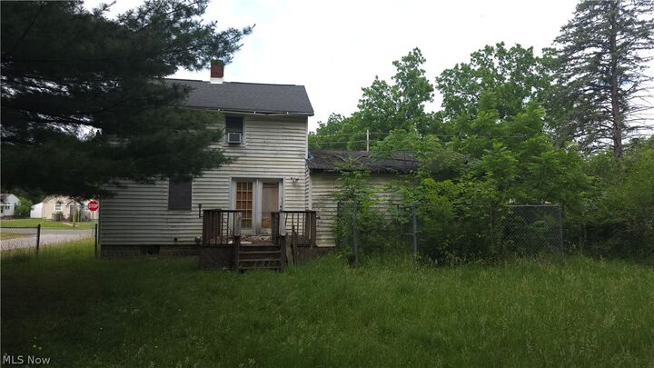 Property Photo:  2143 Central Parkway Avenue SE  OH 44484 