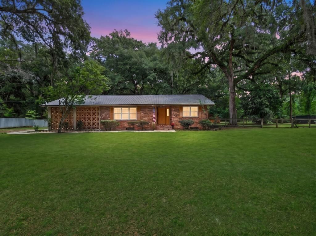 Property Photo: 37123 Marshall Lane FL 32046