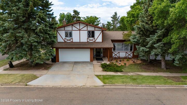 Property Photo: 509 6th Street W ND 58601
