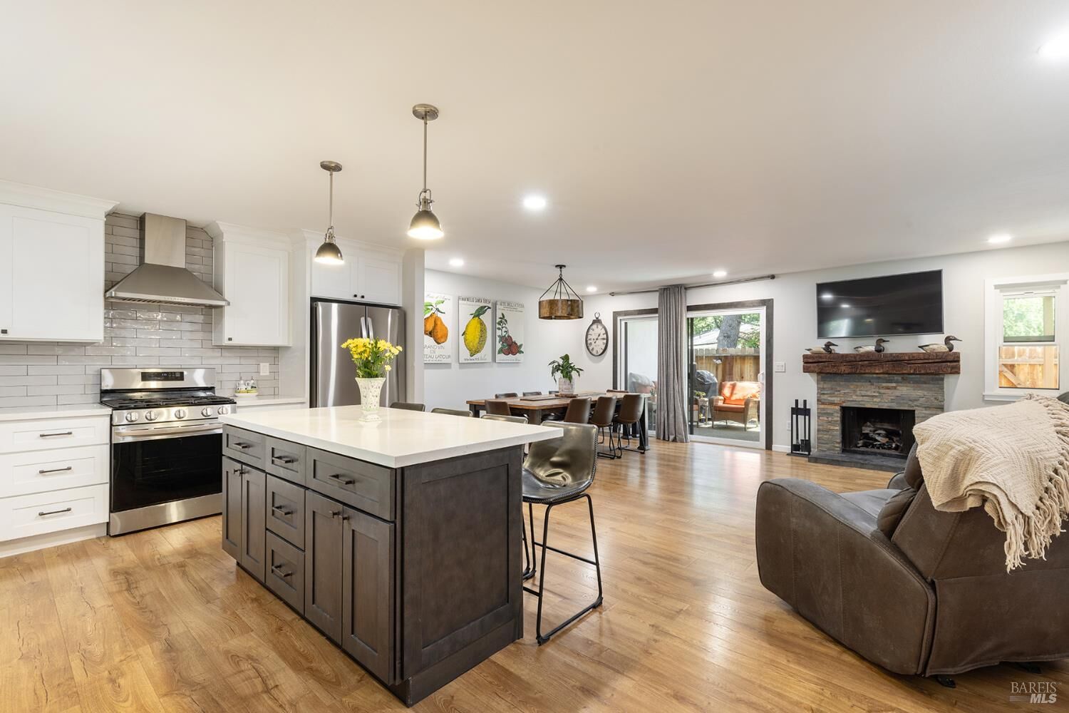 Property Photo: 225 2nd Street 27 CA 95476
