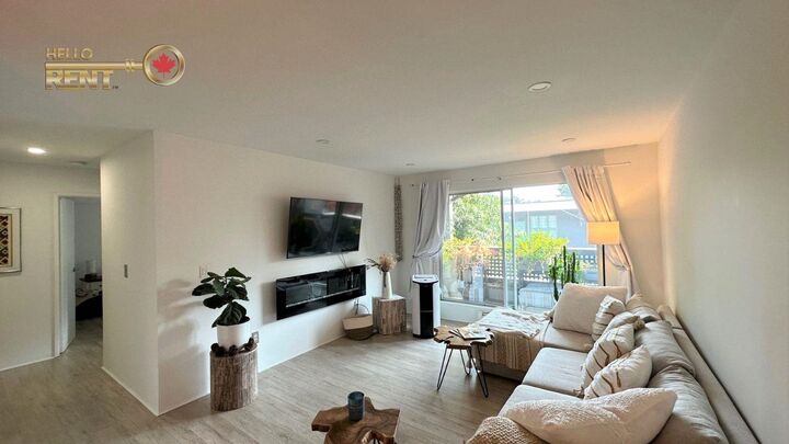 Property Photo: 809 W 16th Street 209 BC V7P 1M6