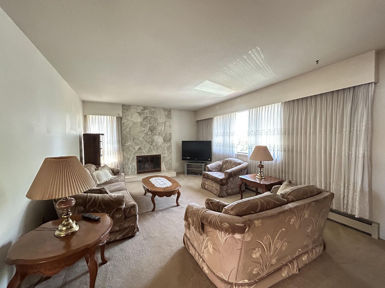 Property Photo:  4902 Gladstone Street Upper  BC V5P 4P6 
