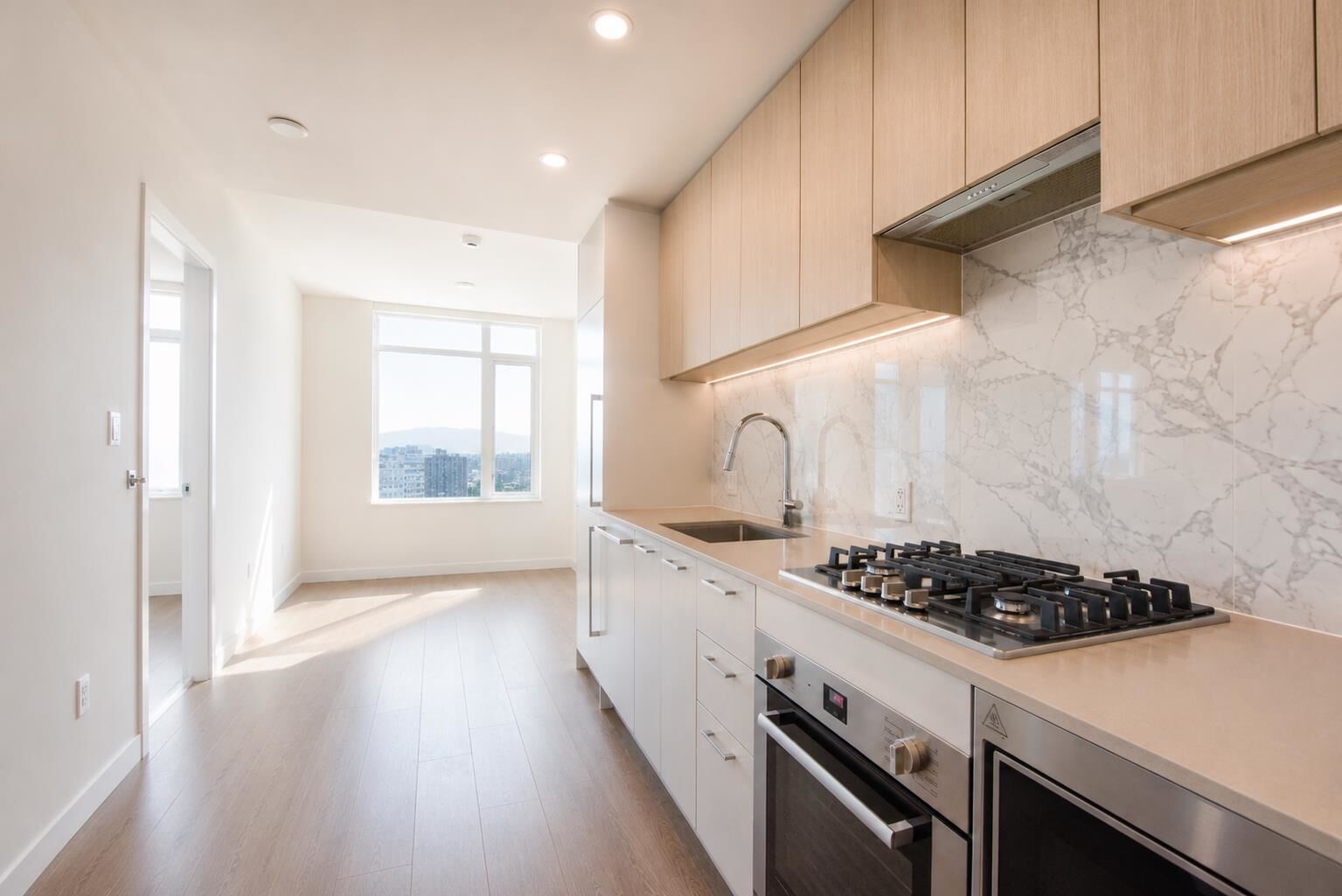 Property Photo:  6468 Willingdon Avenue 3807  BC V5H 0L3 