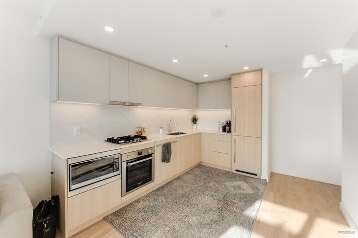 Property Photo: 308 Alderson Avenue 610 BC V3K 0J2