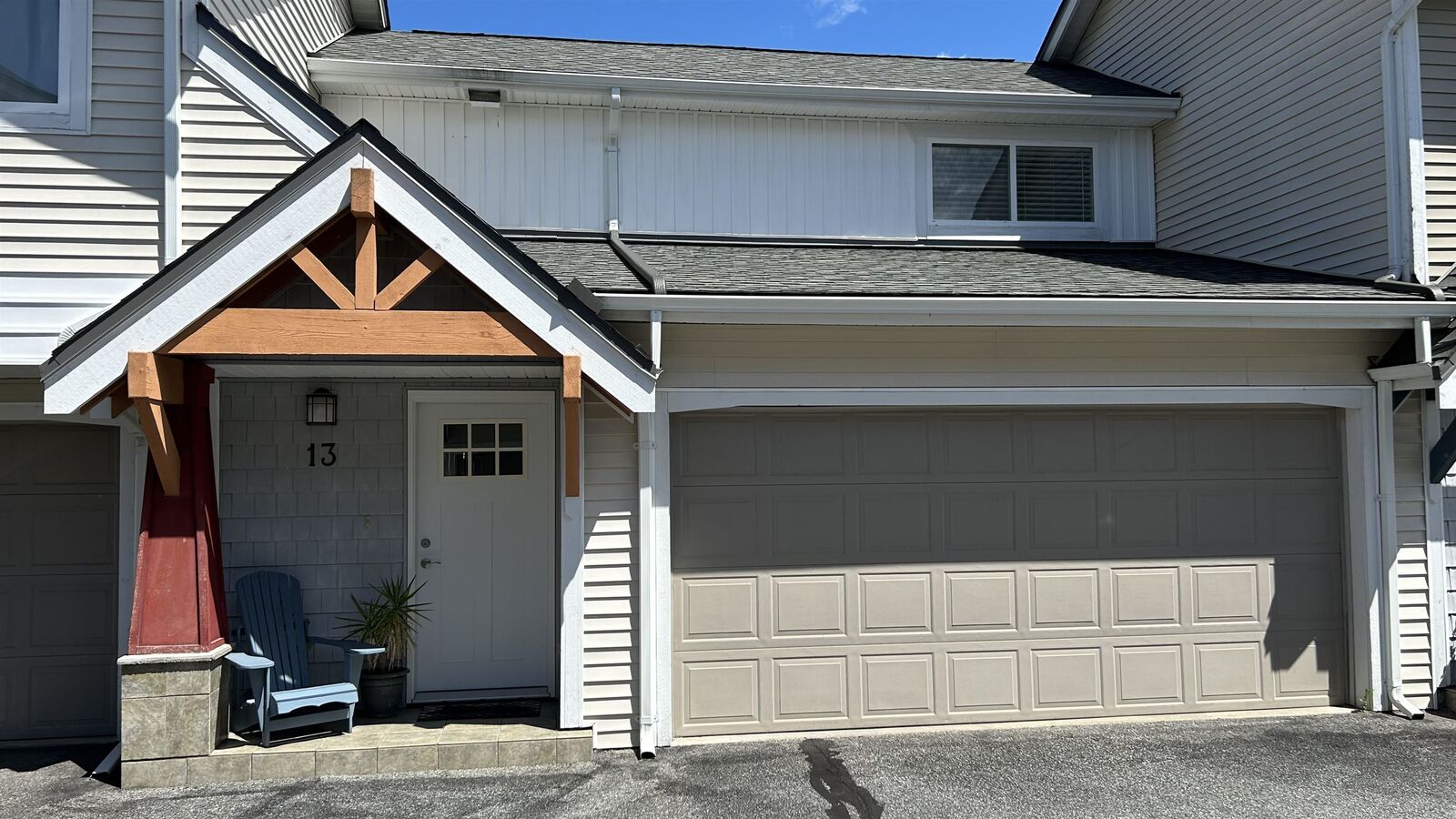 Property Photo: 1821 Willow Crescent 13 BC V8B 0L9