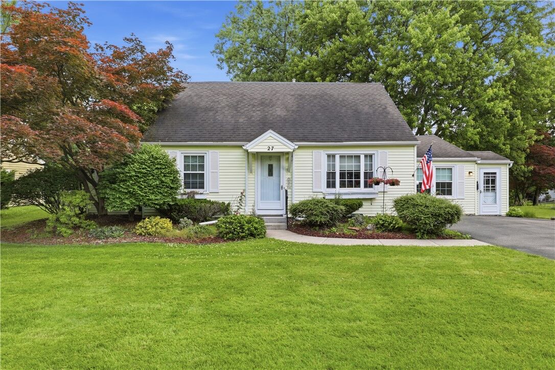 Property Photo:  27 Meadow View Dr Lane  NY 14526 