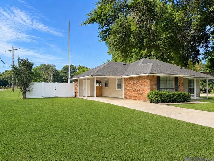 Property Photo: 14378 Carrol Ave LA 70785
