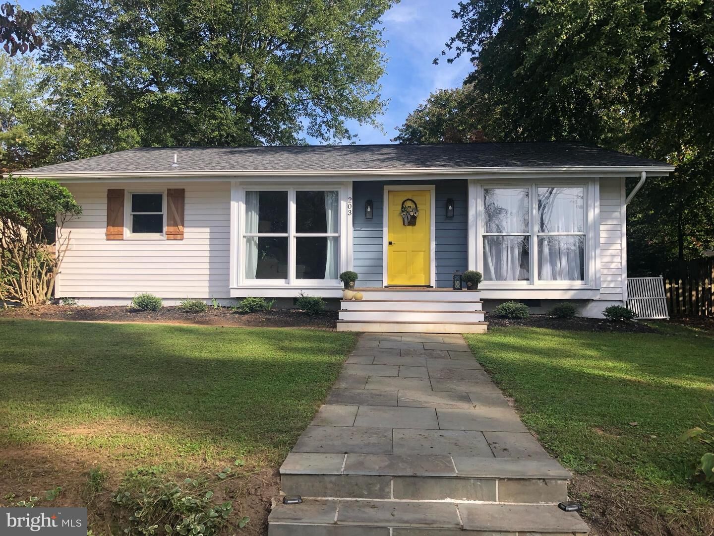 Property Photo:  203 Maple Street  VA 20117 