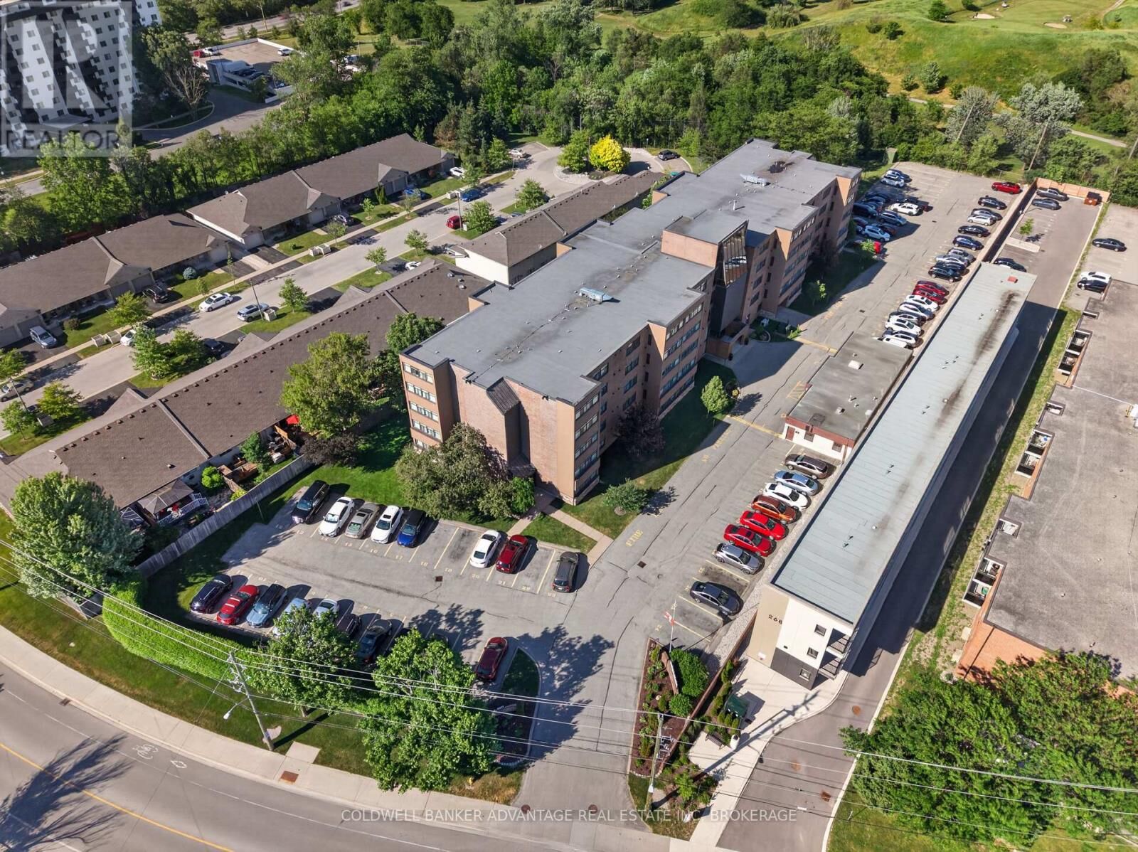 Property Photo: 276 Oakdale Avenue East 405 ON L2P 3S5