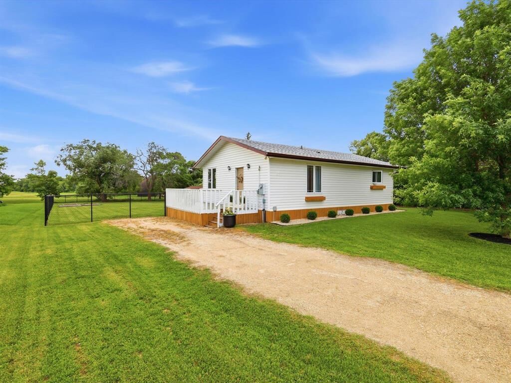 Property Photo: 450 Pembina Trail MB R0G 1Y0
